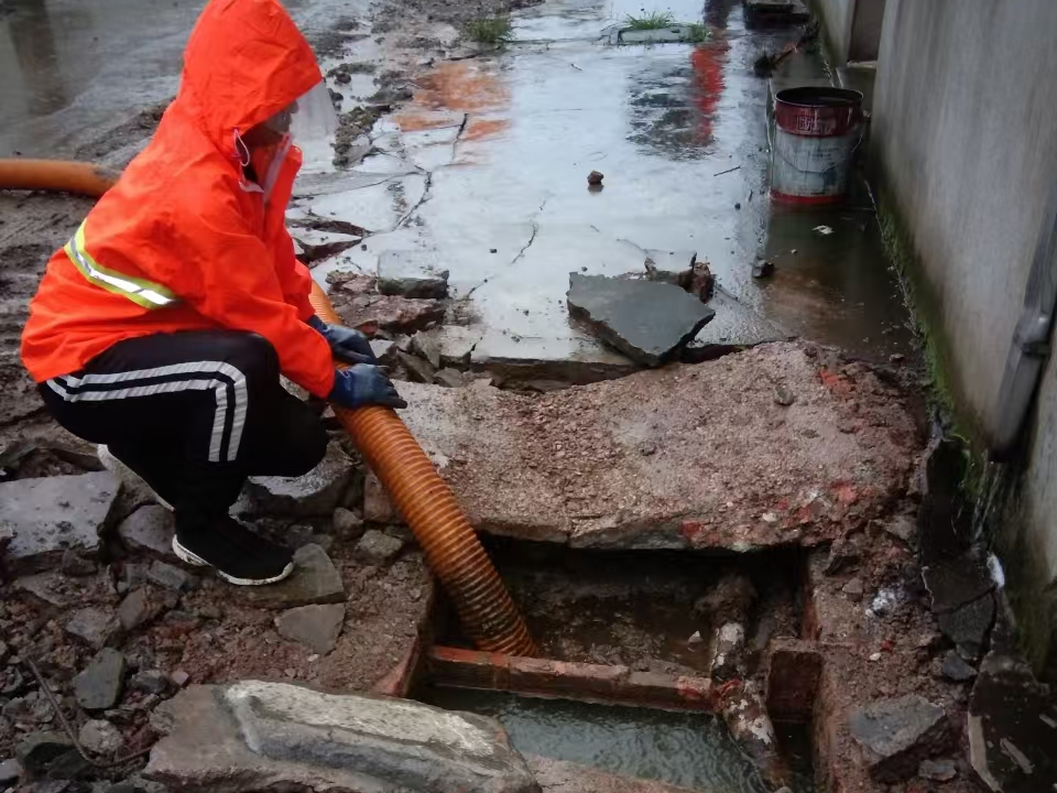 永春专业清理污水池 炜誉市政以规范流程守护城市 “肠道”