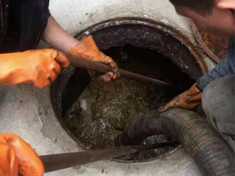 永春清理化粪池时如何避免沼气的危害?